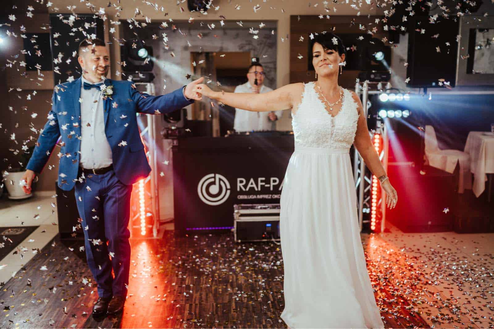 Top 5 najpopularniejszych piosenek na pierwszy taniec weselny w sezonie weselnym 2021 roku DJ Raf-Party